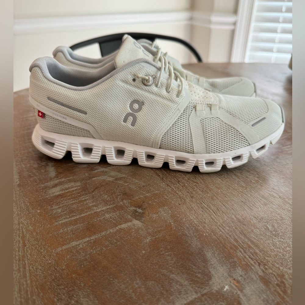 On Cloud size 8 1/2